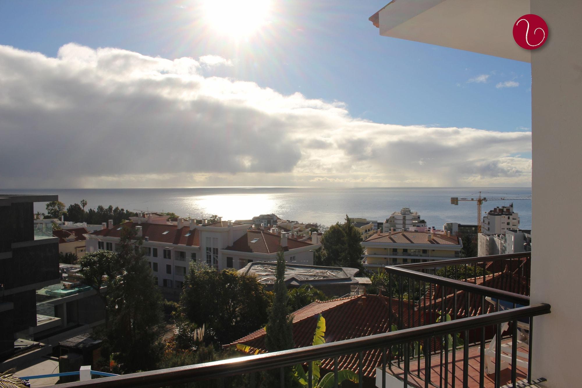Guesthouse Vila Lusitania Φουνκάλ Εξωτερικό φωτογραφία